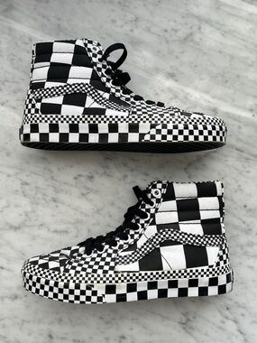 VANS SK8-HI (ALL OVER CHECKERBOARD) size 6.5